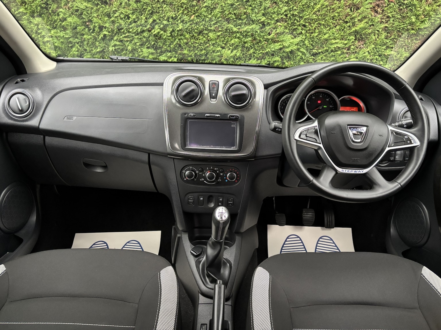 Used Dacia Sandero Stepway 2017 for sale - 76744090: Photo 2