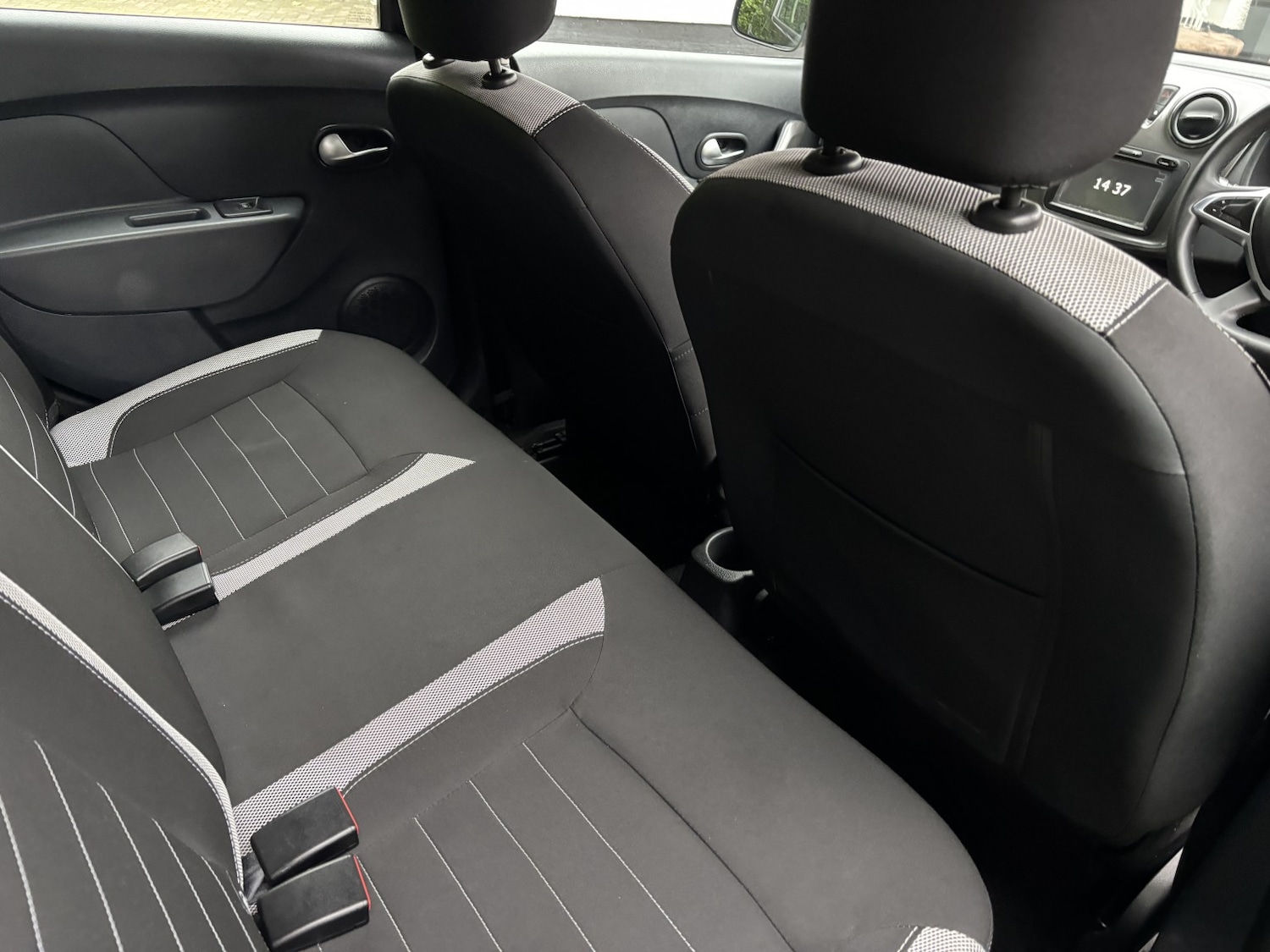 Used Dacia Sandero Stepway 2017 for sale - 76744090: Photo 25