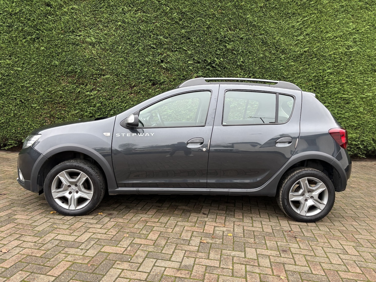 Used Dacia Sandero Stepway 2017 for sale - 76744090: Photo 4
