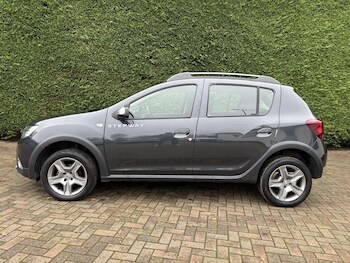 Used Dacia Sandero Stepway 2017 for sale - 76744090: Photo