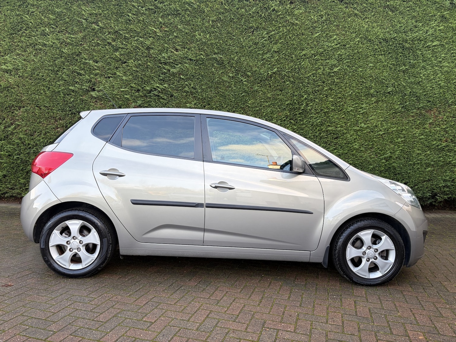 Used Kia Venga 2012 for sale - 76945605: Photo 4