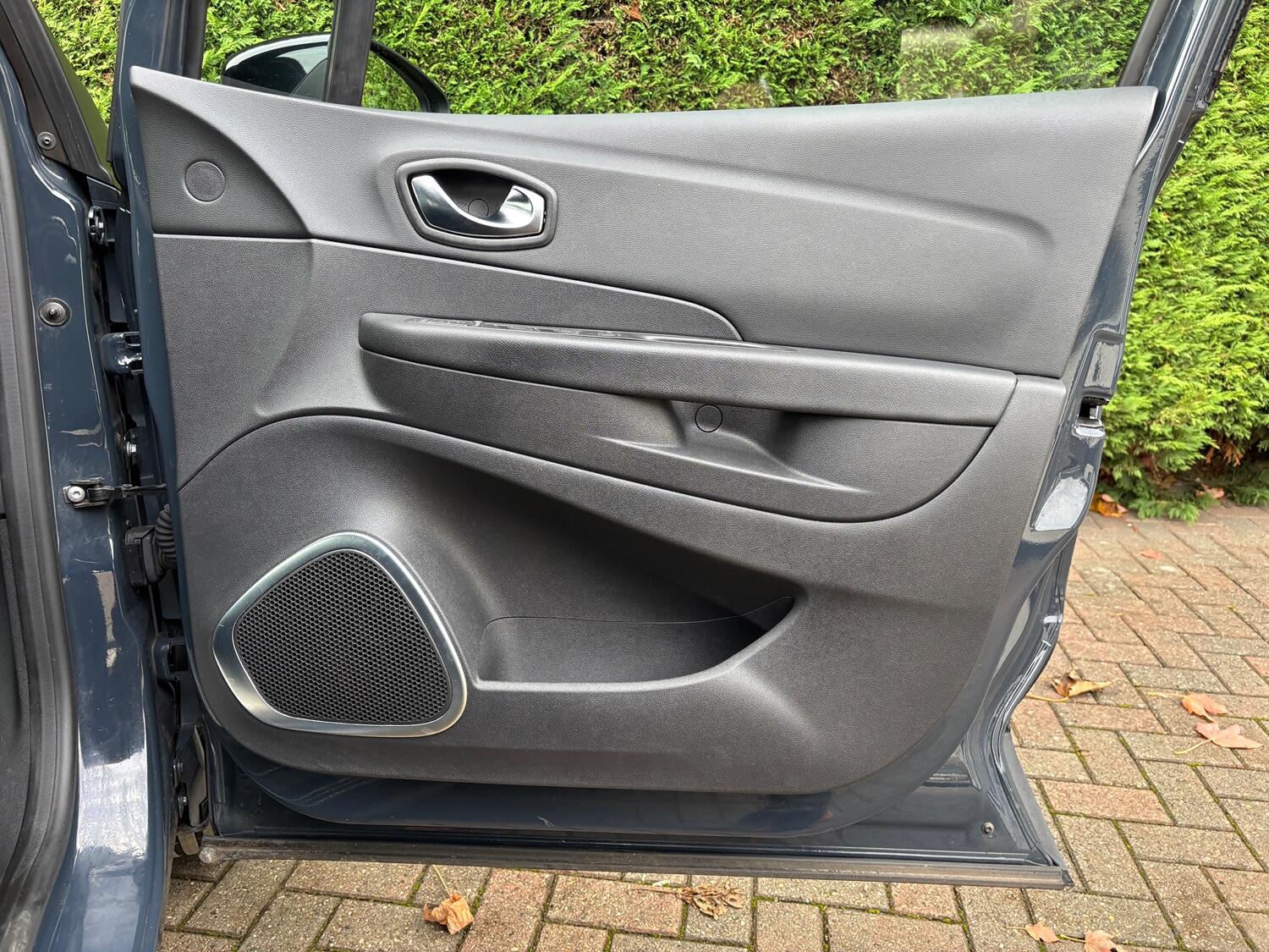 Used Renault Captur 2017 for sale - 76751733: Photo 31