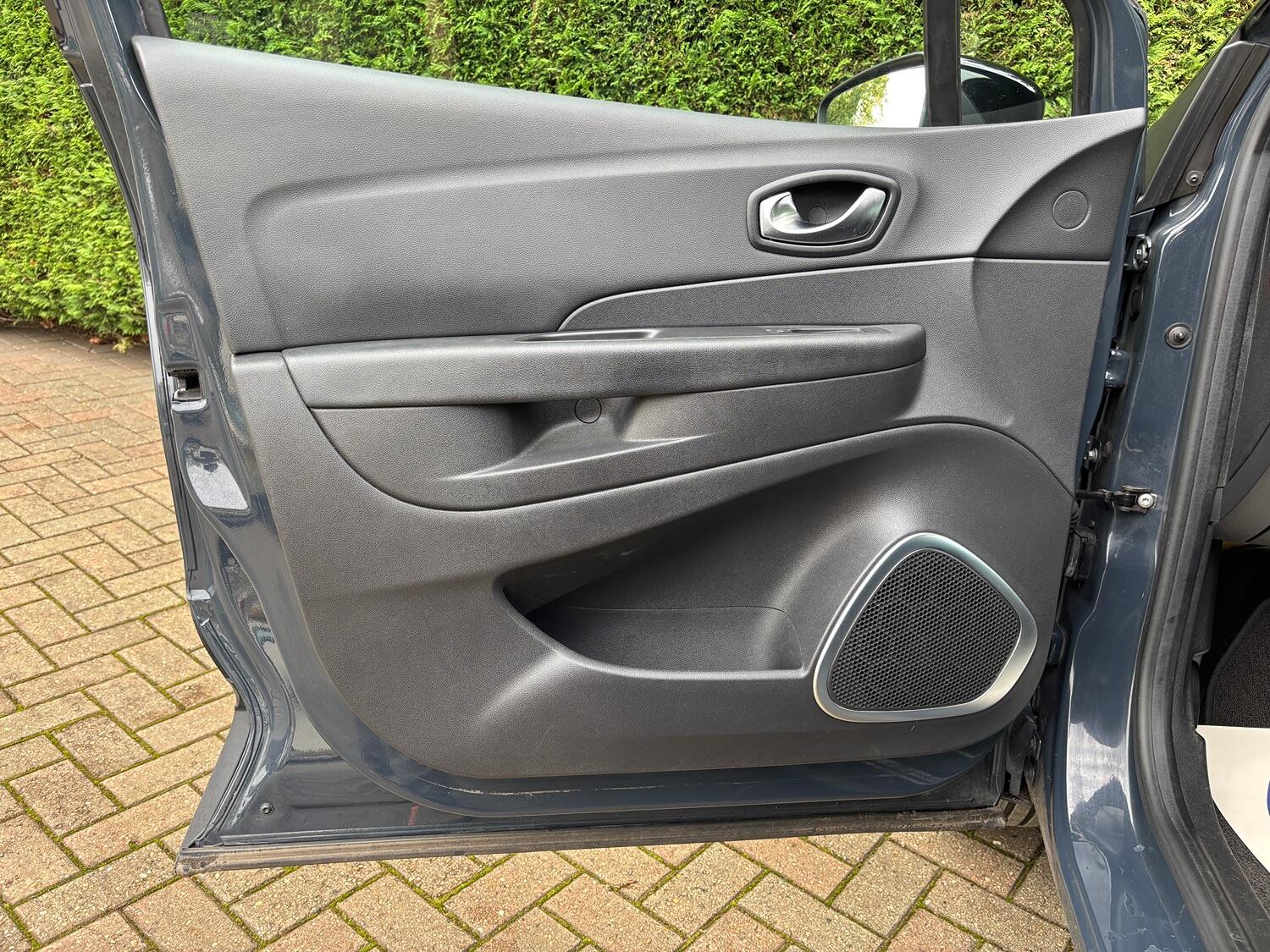 Used Renault Captur 2017 for sale - 76751733: Photo 33