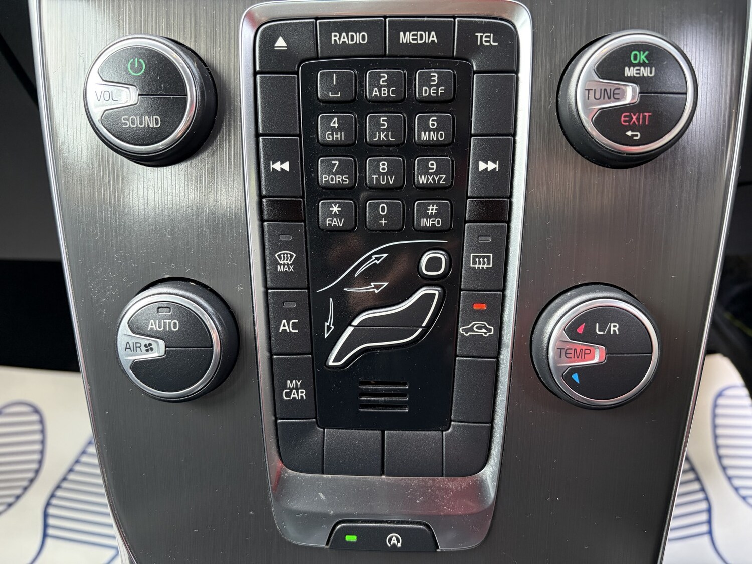 Used Volvo V40 2015 for sale - 77377733: Photo 29