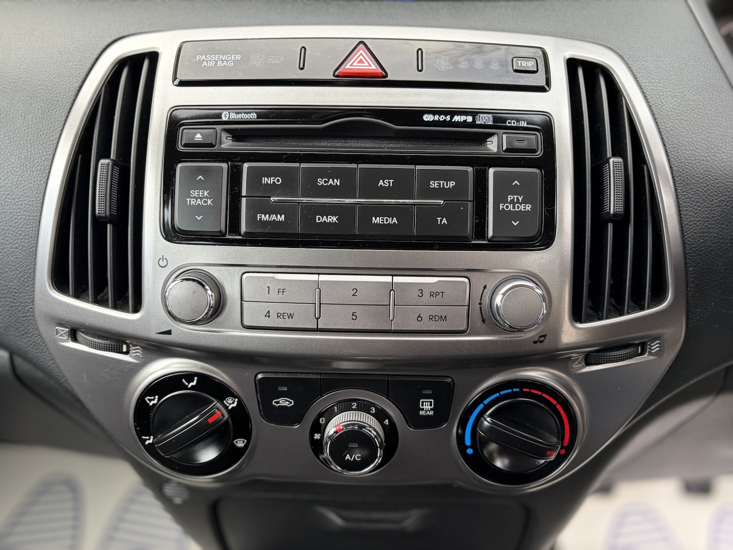 Used Hyundai i20 2013 for sale - 76848736: Photo 28