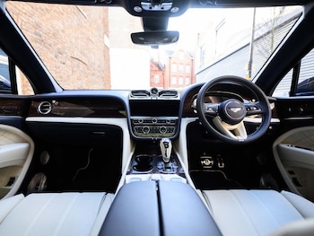 Used Bentley Bentayga 2024 for sale - 77350040: Photo