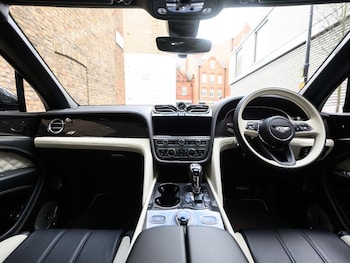 Used Bentley Bentayga 2023 for sale - 77406984: Photo