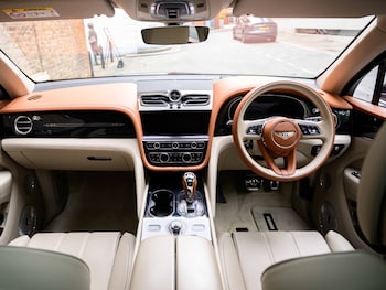 Used Bentley Bentayga 2023 for sale - 78903742: Photo