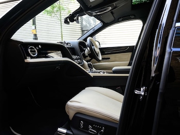 Used Bentley Bentayga 2023 for sale - 78903642: Photo