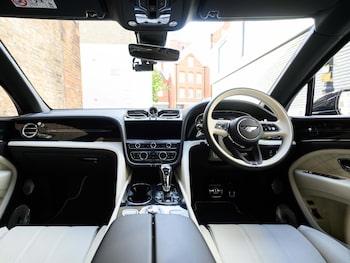 Used Bentley Bentayga 2023 for sale - 78903642: Photo
