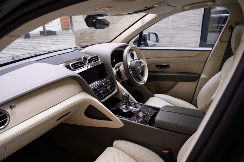 Used Bentley Bentayga 2023 for sale - 77804576: Photo 2