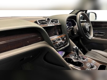 Used Bentley Bentayga 2022 for sale - 78357102: Photo