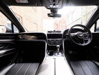 Used Bentley Bentayga 2023 for sale - 78095079: Photo