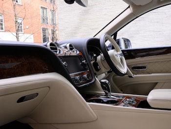 Used Bentley Bentayga 2018 for sale - 78593036: Photo