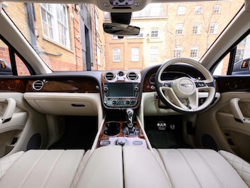 Used Bentley Bentayga 2018 for sale - 78593036: Photo