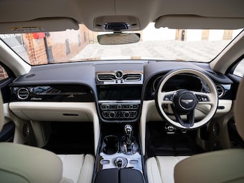 Used Bentley Bentayga 2025 for sale - 76036276: Photo