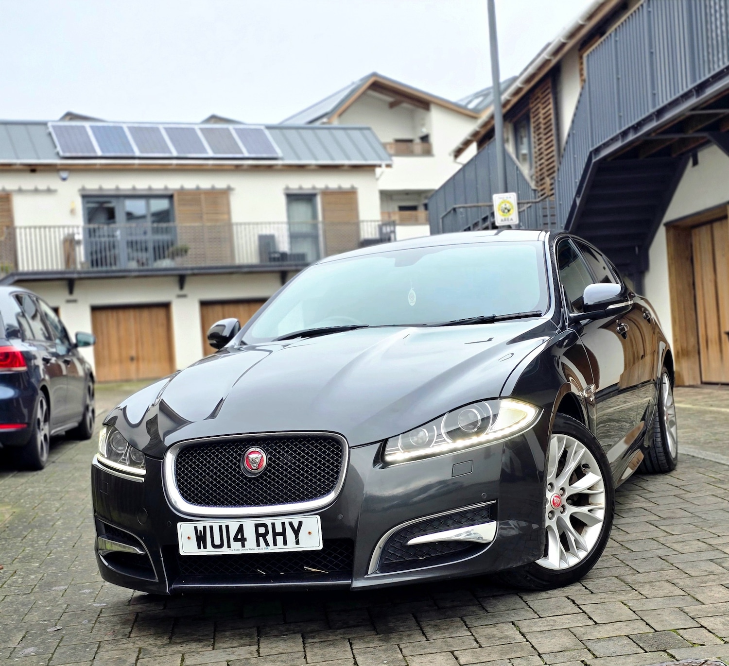 Used Jaguar XF 2014 for sale - 77258656: Photo 2