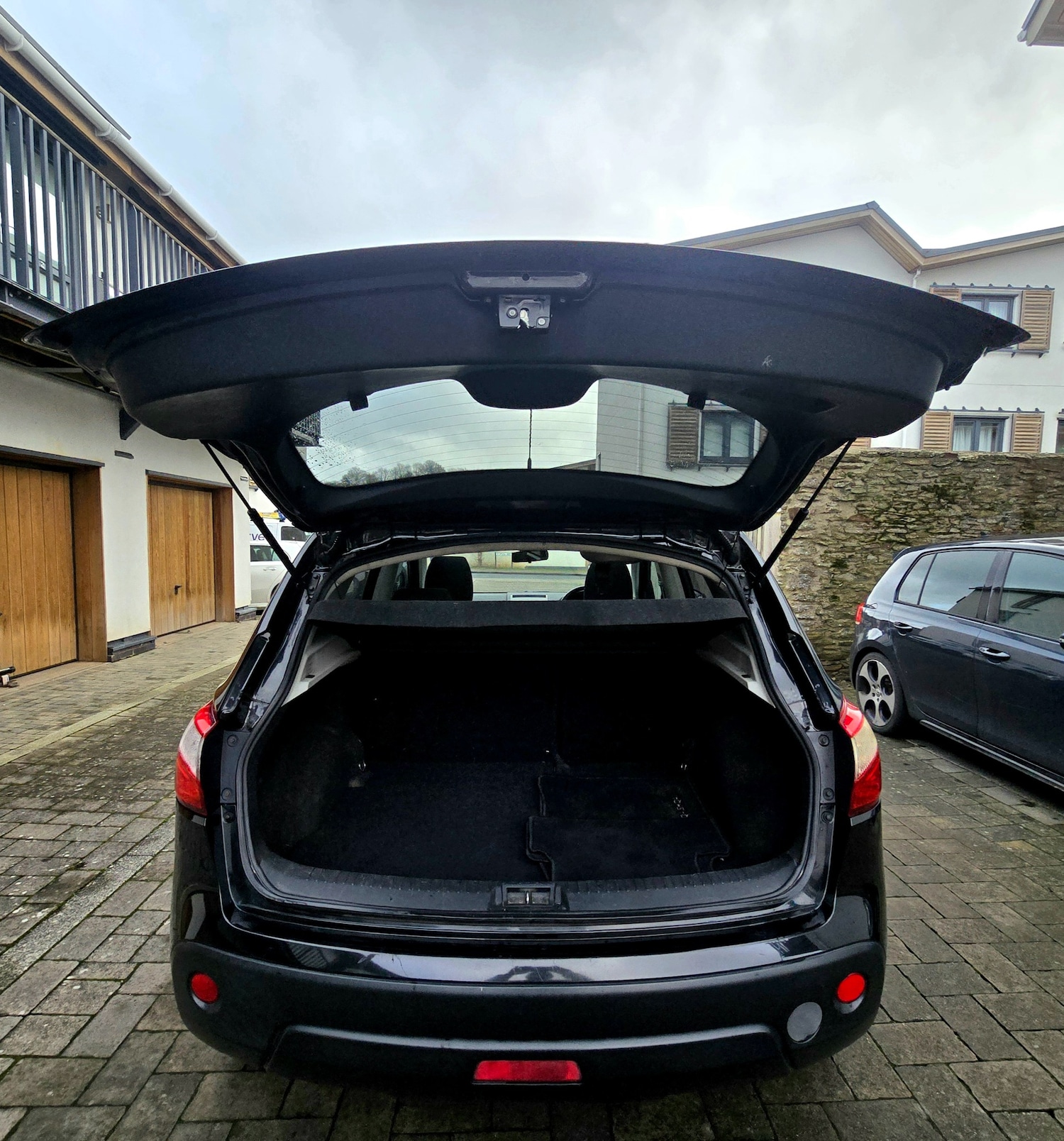 Used Nissan Qashqai 2012 for sale - 77323702: Photo 11