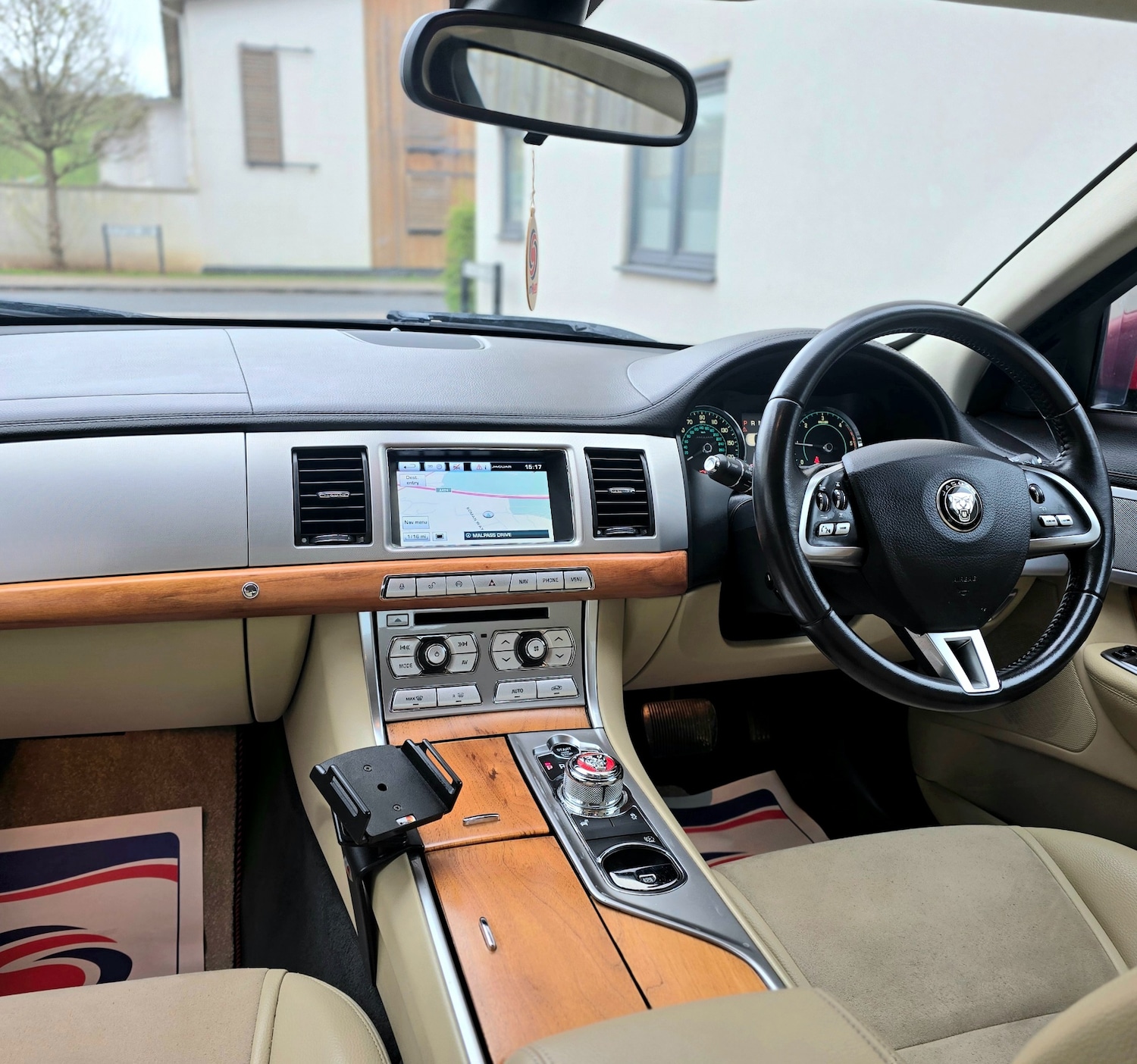 Used Jaguar XF 2013 for sale - 78134923: Photo 25