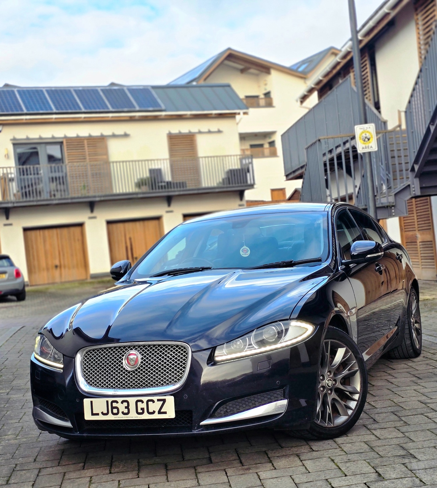 Used Jaguar XF 2013 for sale - 77564437: Photo 2