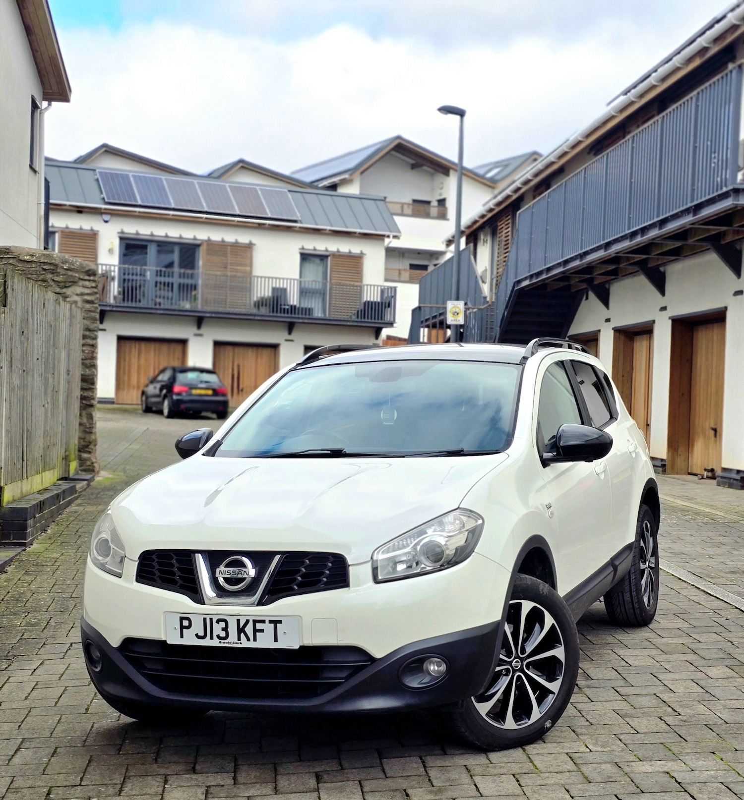 Used Nissan Qashqai 2013 for sale - 77651705: Photo 2