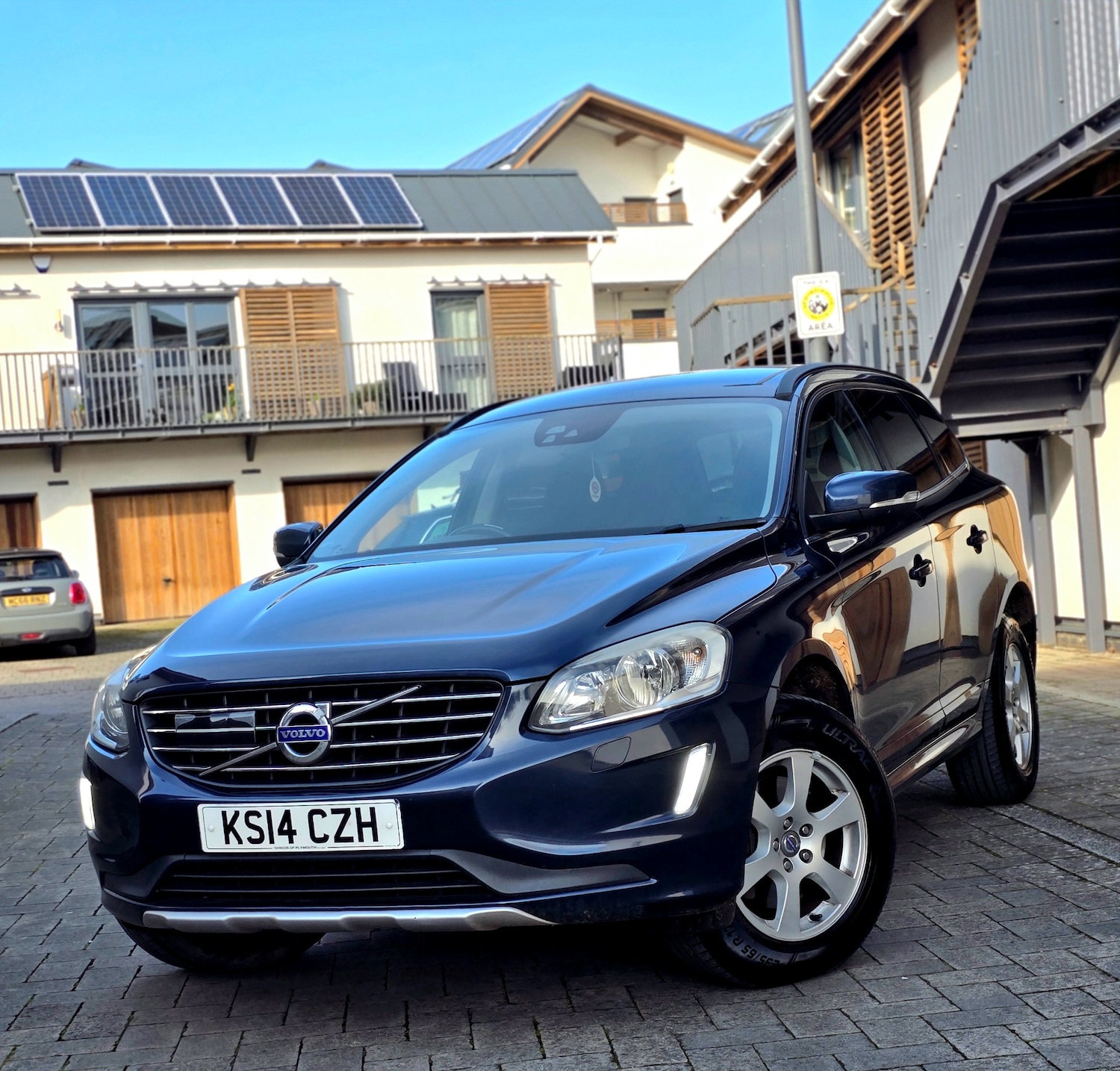 Used Volvo XC60 2014 for sale - 77729860: Photo 2
