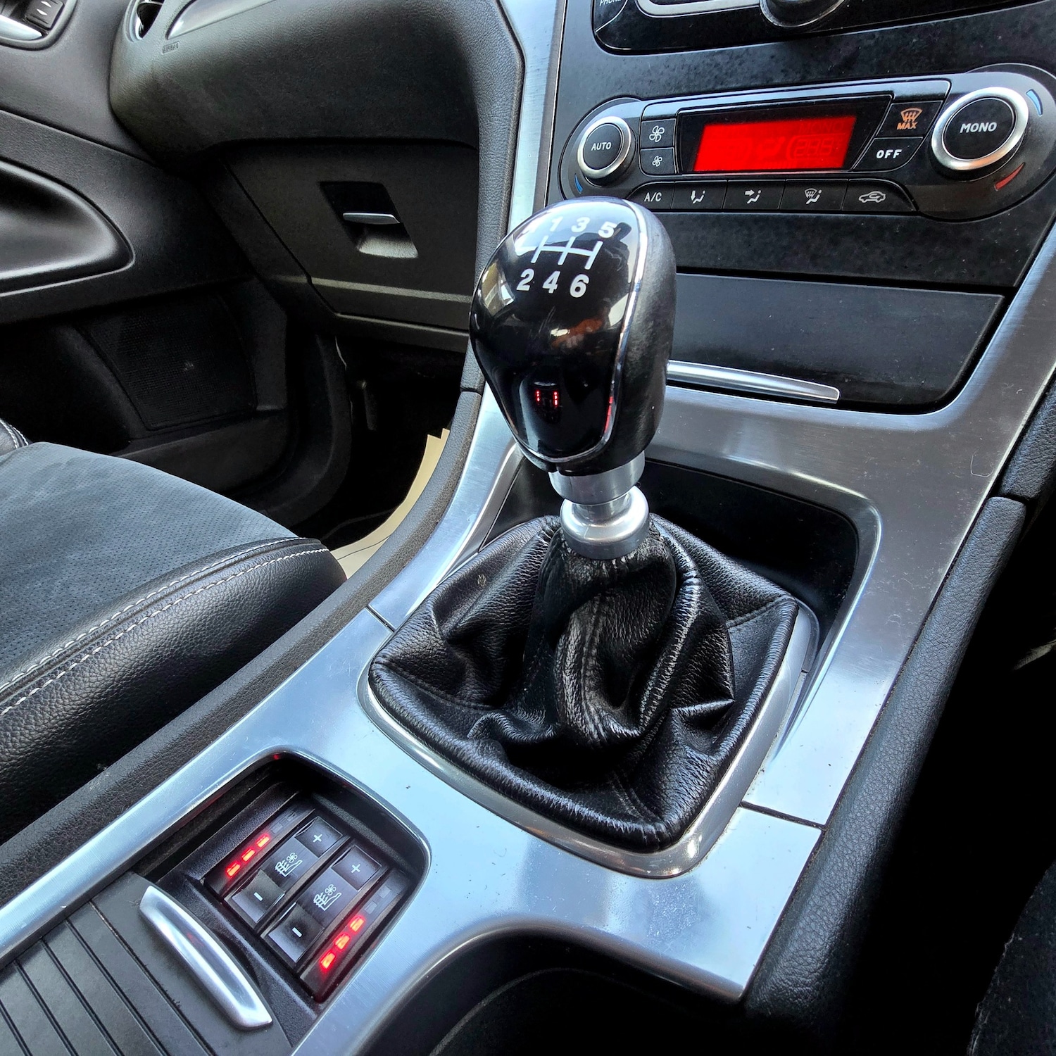 Used Ford Mondeo 2010 for sale - 77251421: Photo 21