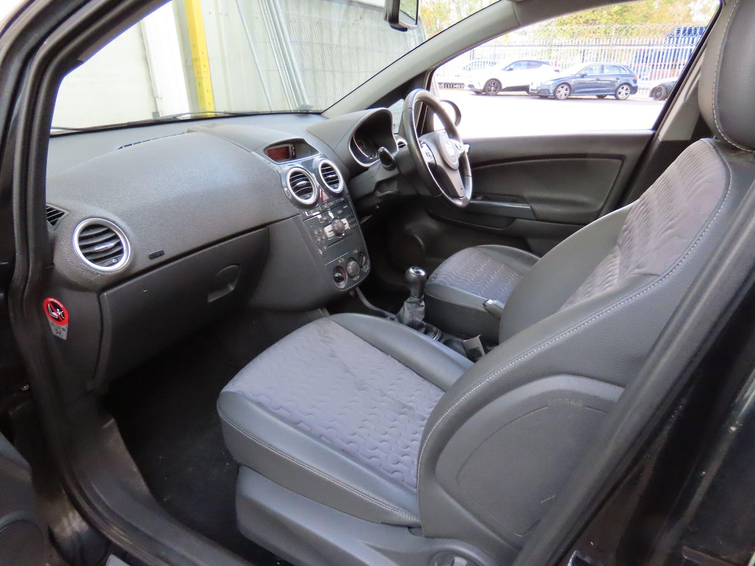 Used Vauxhall Corsa 2012 for sale - 76423457: Photo 1