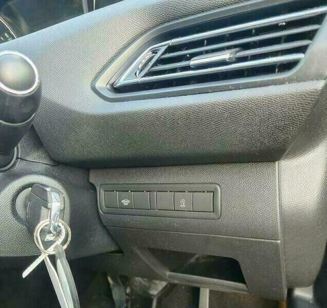 Used Peugeot 308 2017 for sale - 76996068: Photo 38