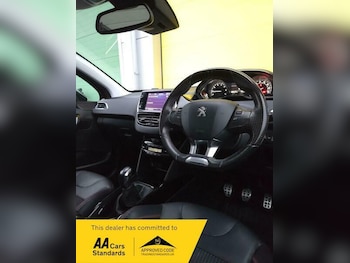 Used Peugeot 2008 2017 for sale - 76399000: Photo