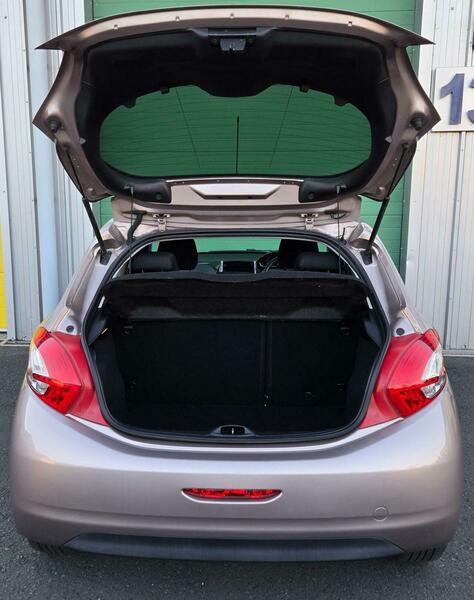 Used Peugeot 208 2013 for sale - 76398218: Photo 18