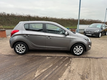 Used Hyundai i20 2013 for sale - 77287259: Photo