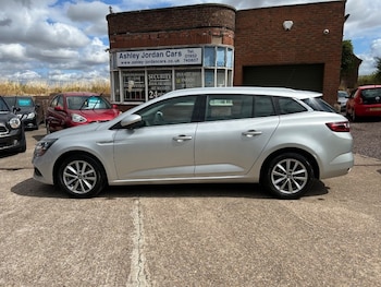 Used Renault Megane 2017 for sale - 75287385: Photo
