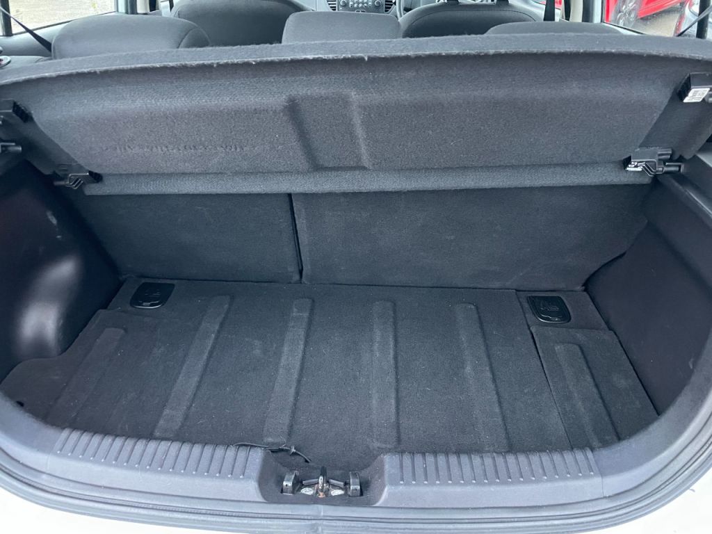 Used Hyundai i10 2012 for sale - 76453747: Photo 8