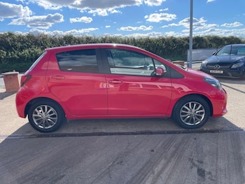 Used Toyota Yaris 2017 for sale - 76064040: Photo