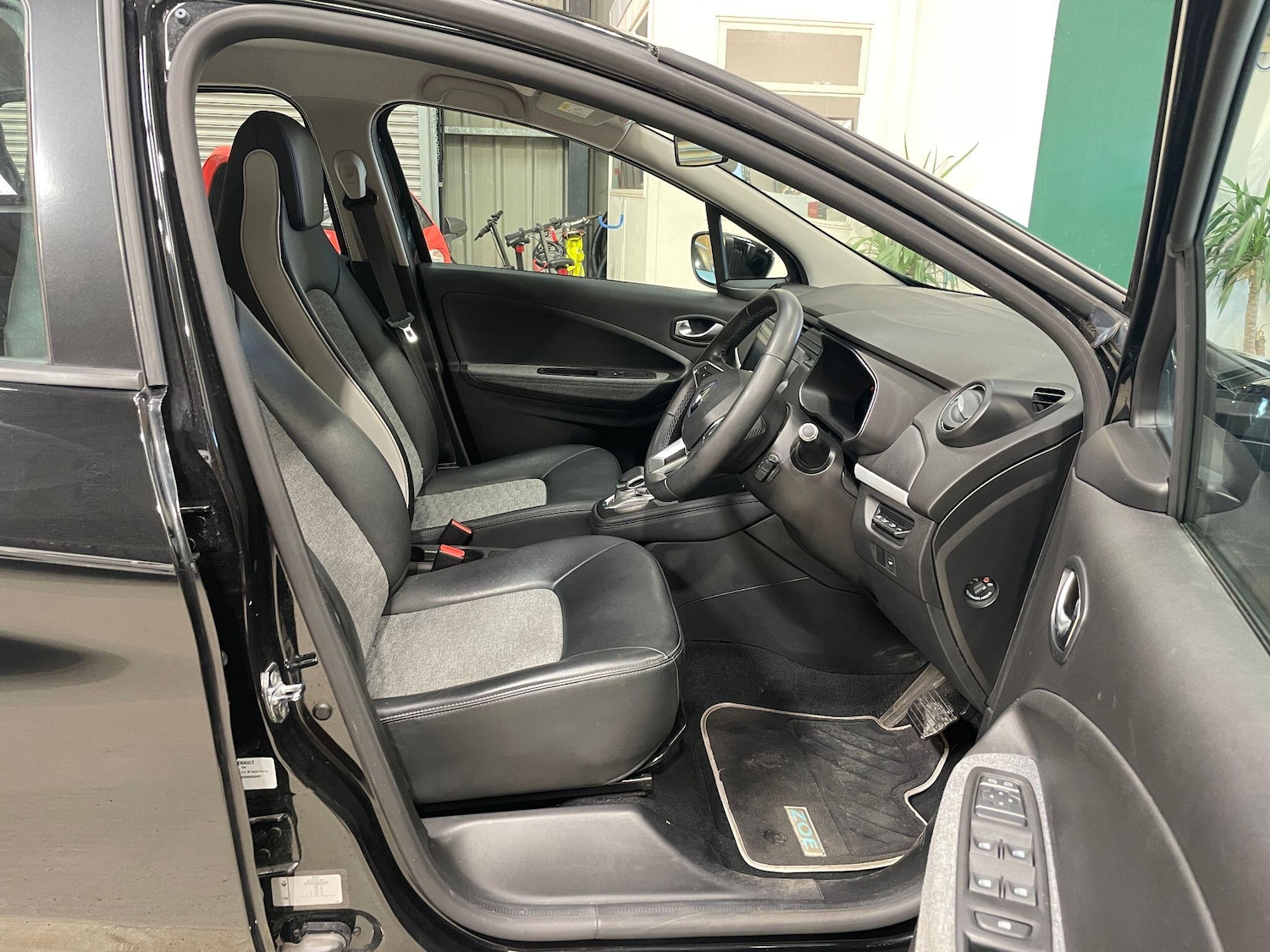 Used Renault Zoe 2021 for sale - 78034034: Photo 30