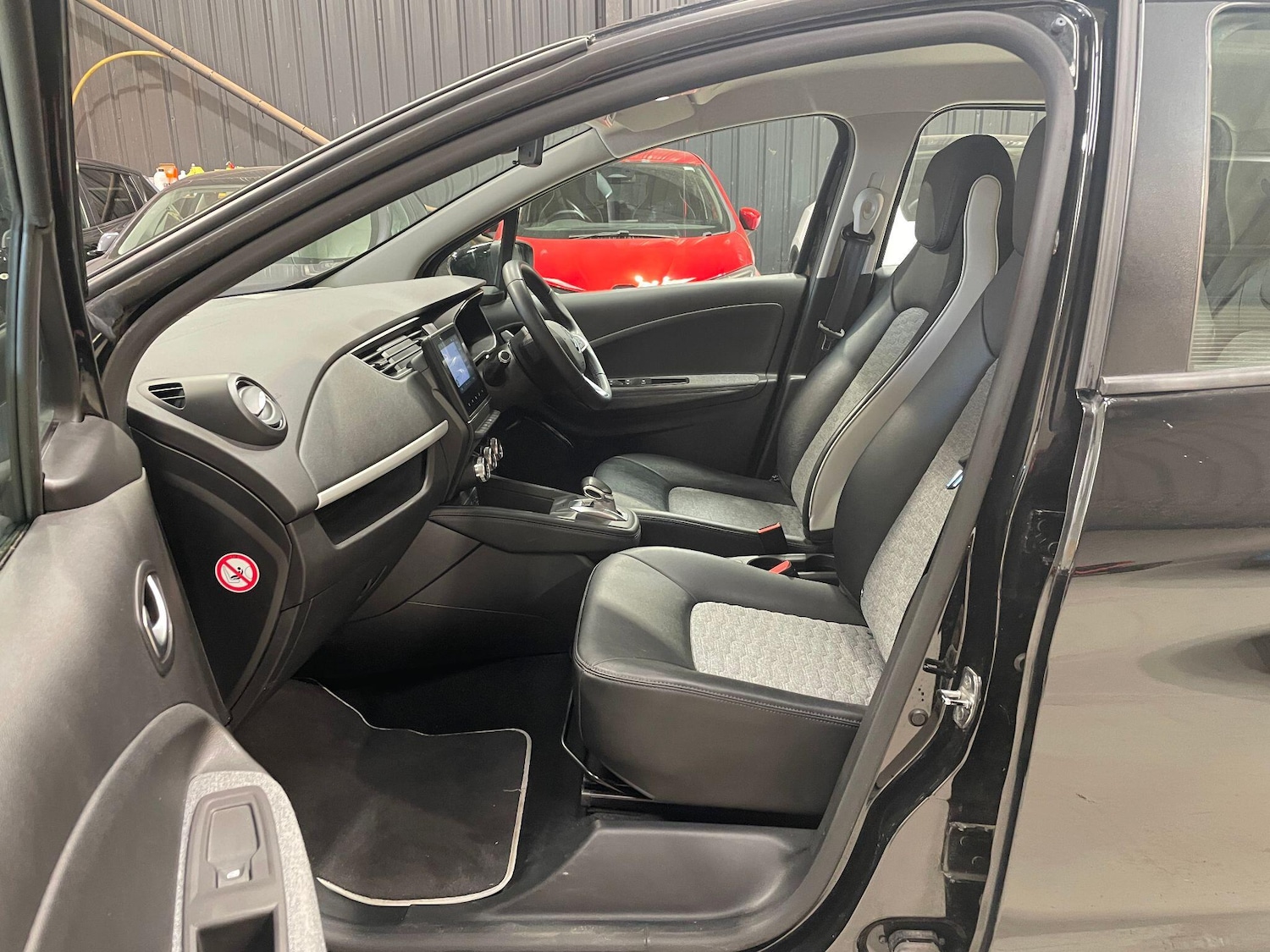 Used Renault Zoe 2021 for sale - 78034034: Photo 38