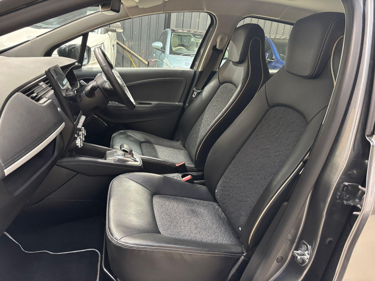 Used Renault Zoe 2022 for sale - 76633167: Photo 43