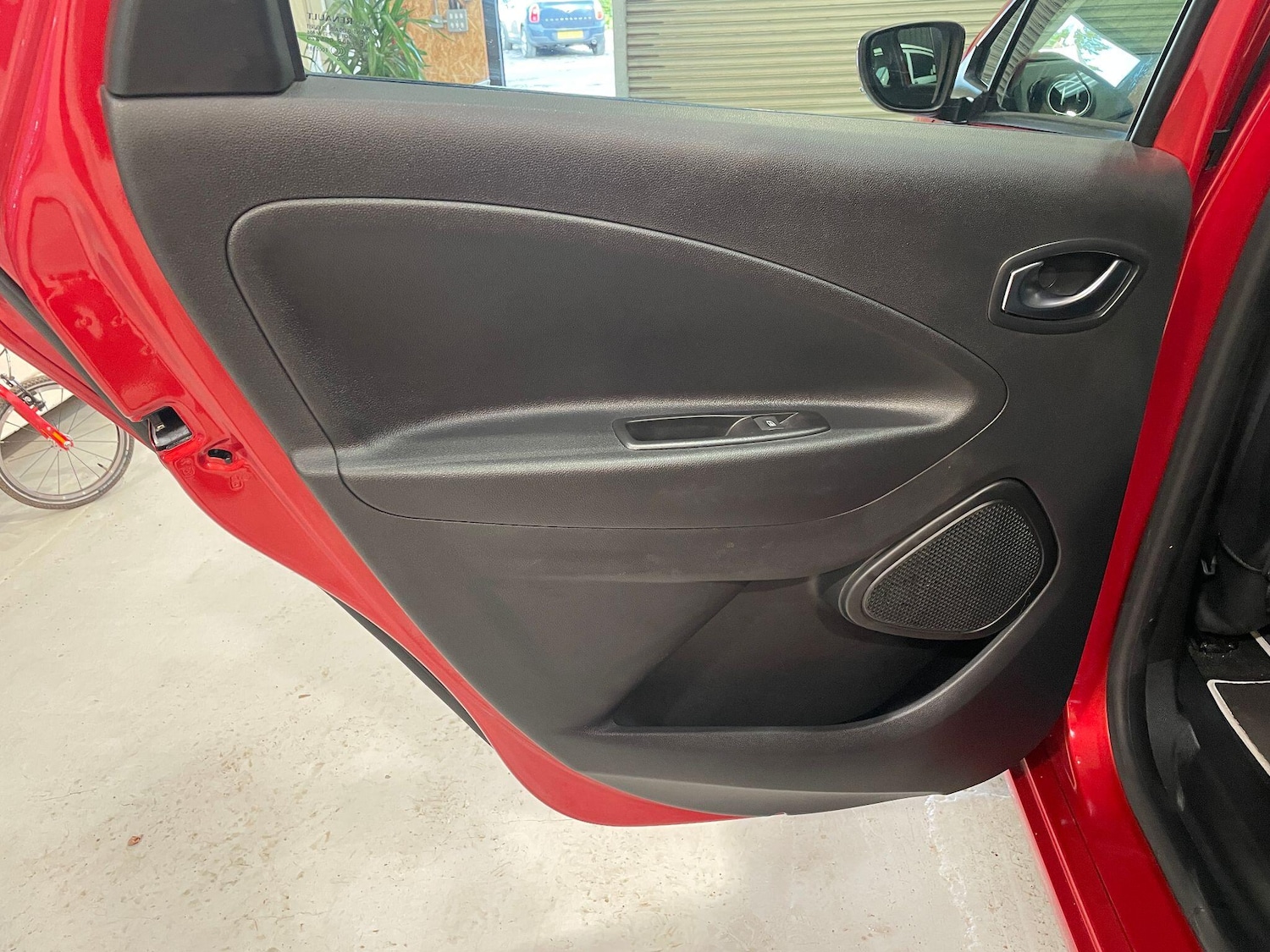 Used Renault Zoe 2020 for sale - 77646130: Photo 30