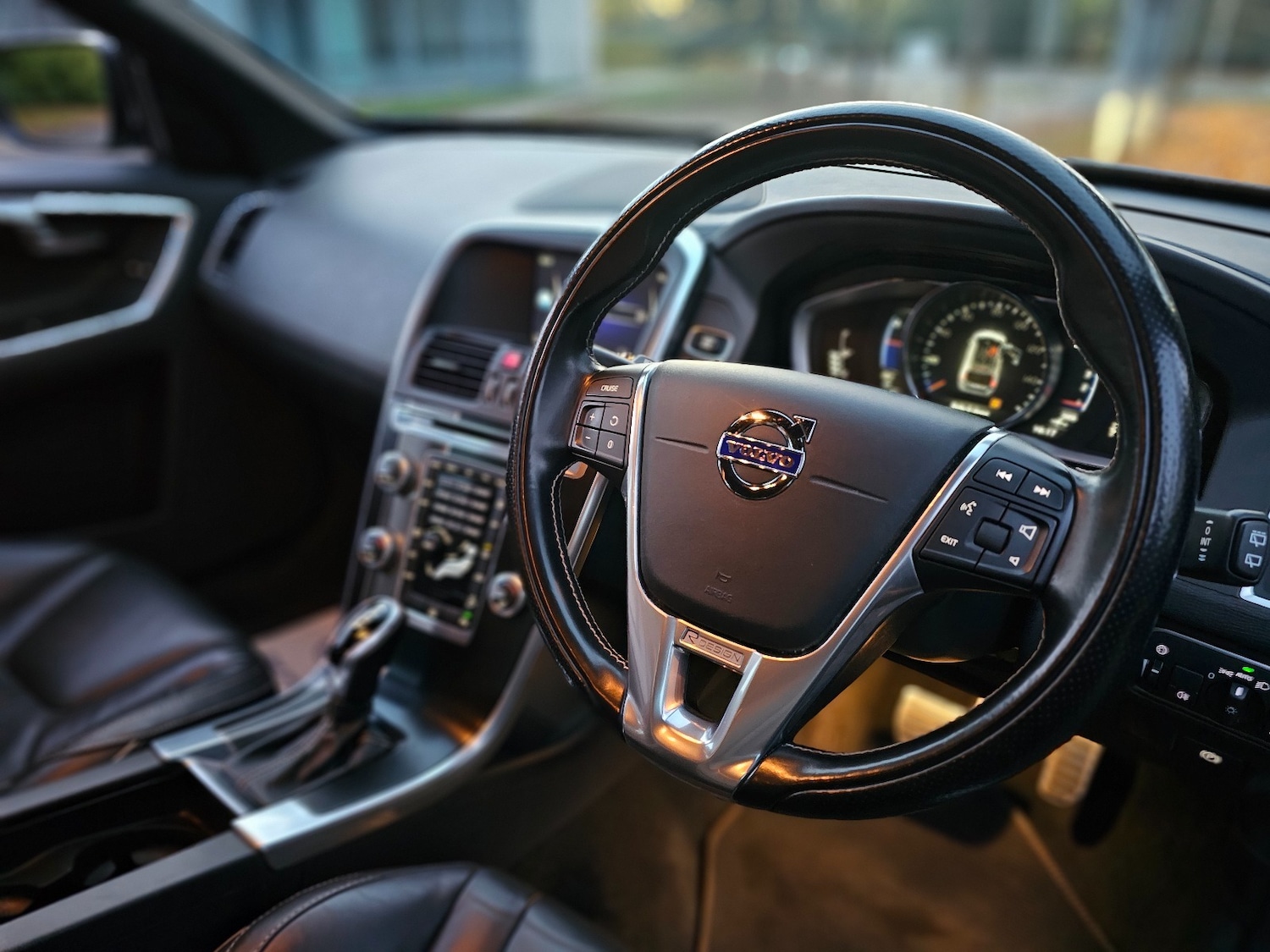 Used Volvo XC60 2017 for sale - 76670080: Photo 10