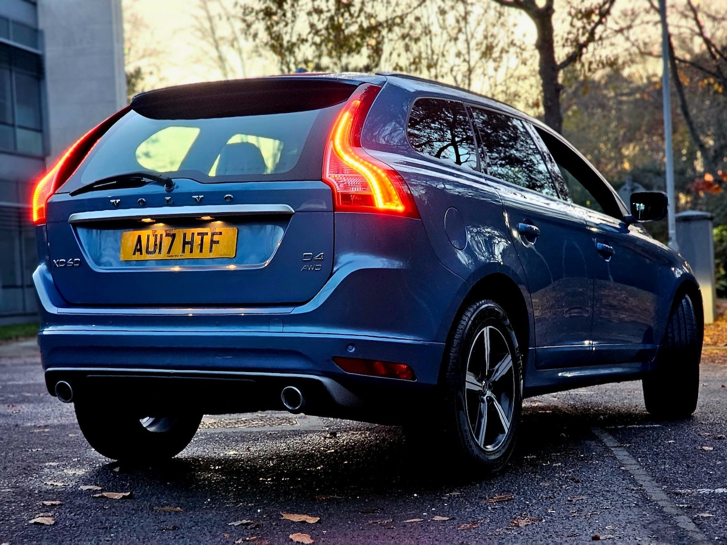 Used Volvo XC60 2017 for sale - 76670080: Photo 2