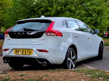 Used Volvo V40 2018 for sale - 79684572: Photo