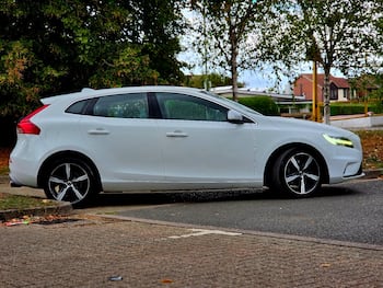 Used Volvo V40 2018 for sale - 79684572: Photo