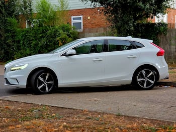 Used Volvo V40 2018 for sale - 79684572: Photo