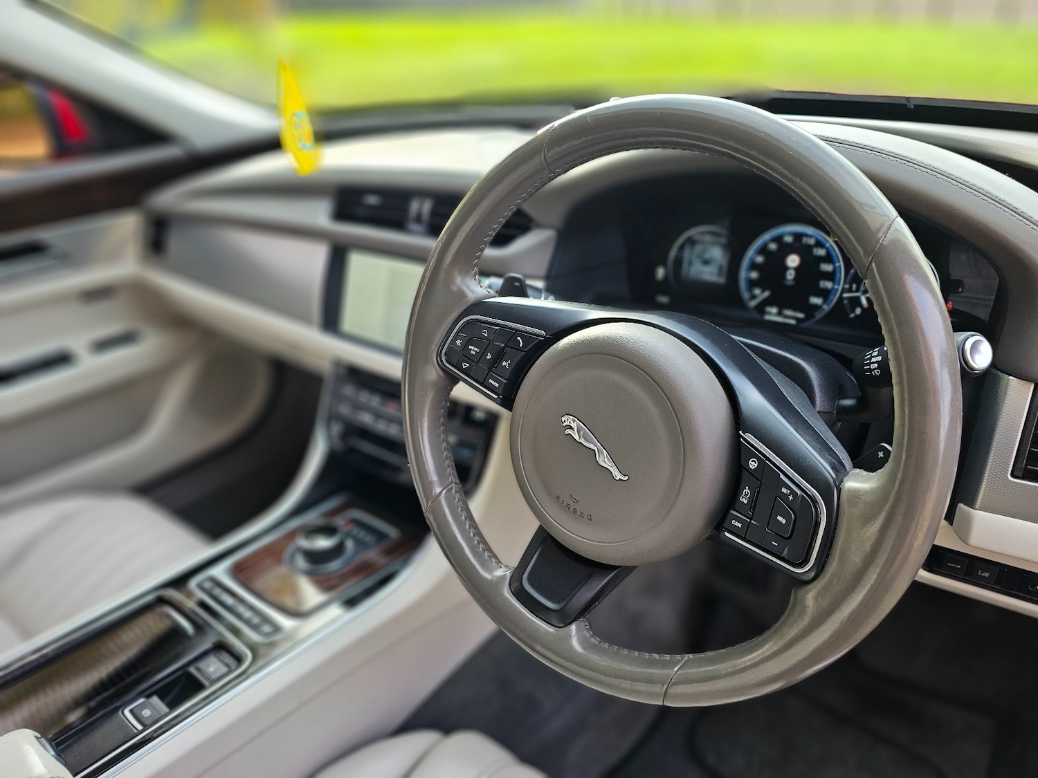 Used Jaguar XF 2017 for sale - 76554751: Photo 10