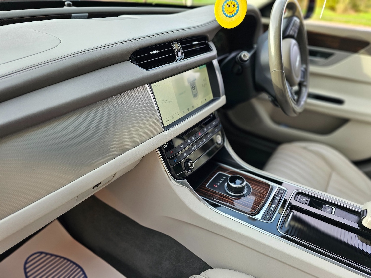 Used Jaguar XF 2017 for sale - 76554751: Photo 12