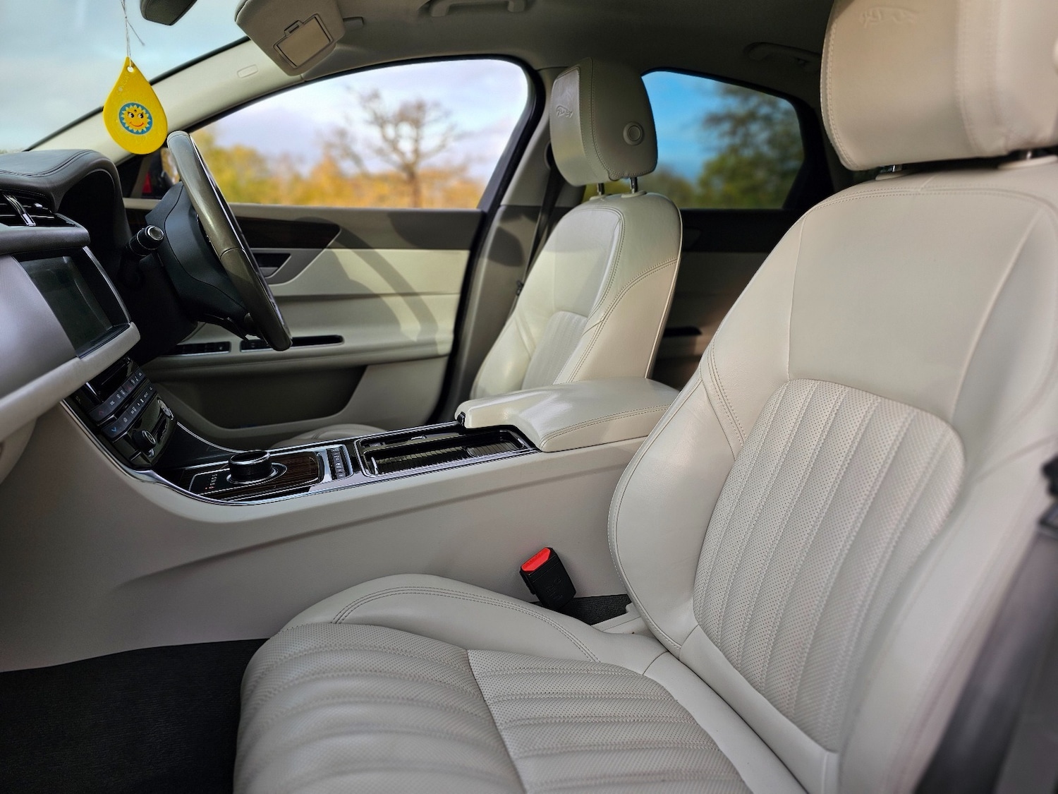 Used Jaguar XF 2017 for sale - 76554751: Photo 13