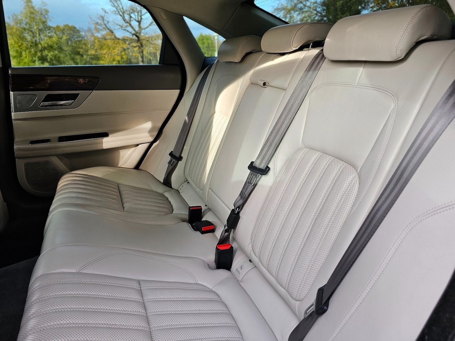 Used Jaguar XF 2017 for sale - 76554751: Photo 15