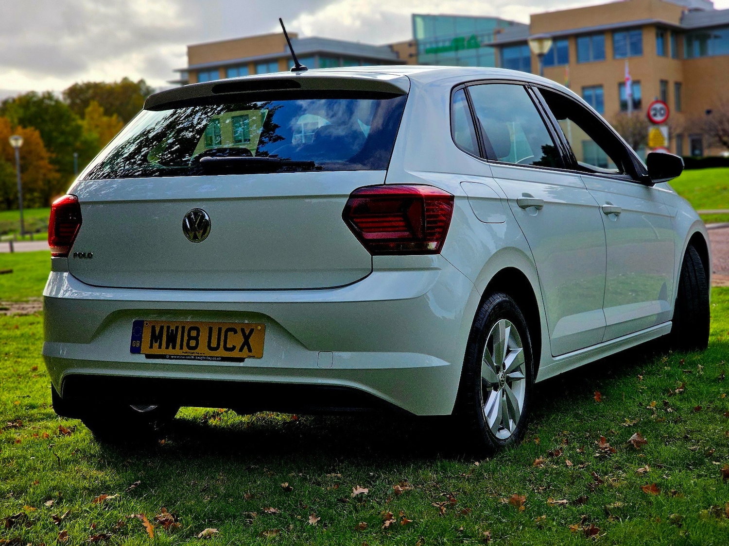 Used Volkswagen Polo 2018 for sale - 76382763: Photo 2