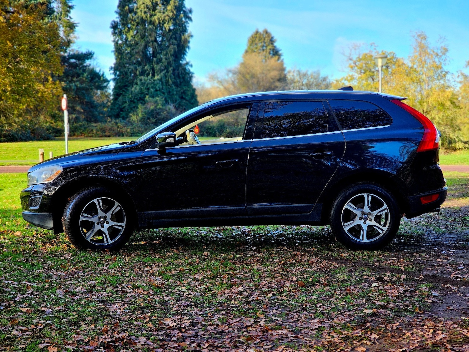 Used Volvo XC60 2011 for sale - 76707197: Photo 4